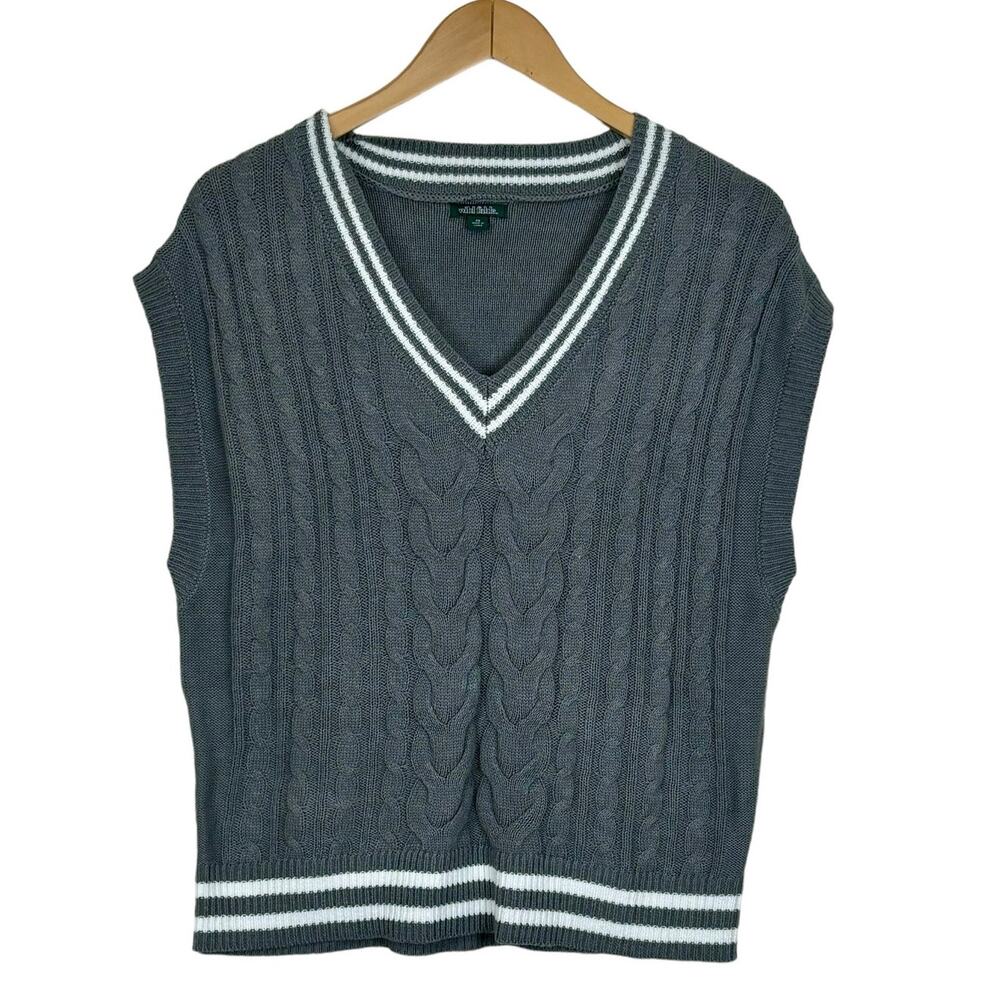 Wild Fable Gray and White Cable Knit V-Neck Sweater Vest Oversized Size XS